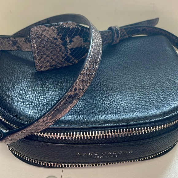 Marc Jacobs Shutter Snakeskin Embossed Strap Leather Crossbody Bag - Picture 4 of 16